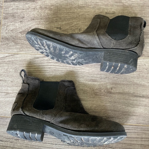 UGG Bonham II Chelsea Style Suede Boots Size 7 Dark Brown - Picture 2 of 9